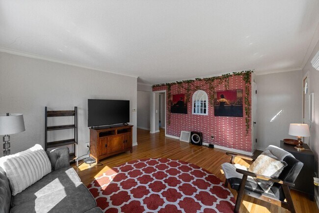 Photo - 2901 Zenith Ave N