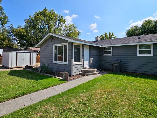 202/204 E. 19th Ave.