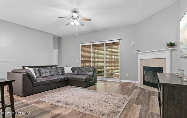 Photo - 503 Apple Creek Dr