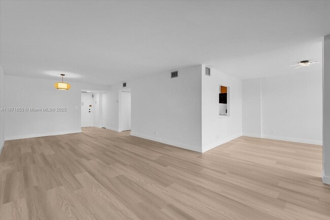 Photo - 1000 Parkview Dr