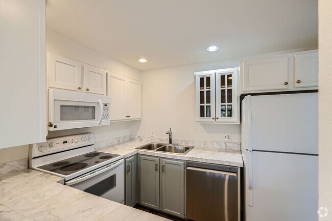 Building Photo - Stunning 2bed/2bath Condo with City Views ... Unit 305