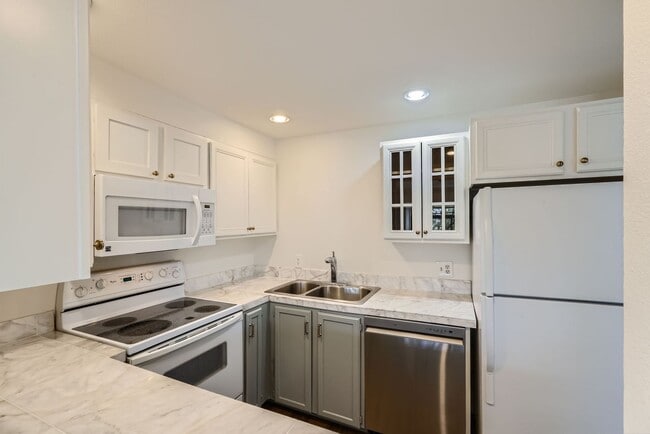 Stunning 2bed/2bath Condo with City Views ... - Stunning 2bed/2bath Condo with City Views ... Unit 305