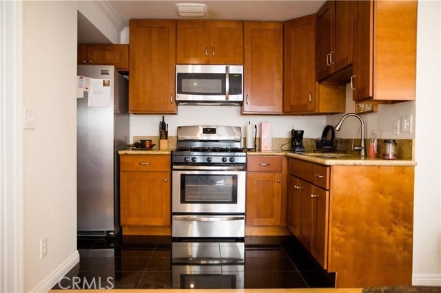 Building Photo - 744 Center Pl Unit B