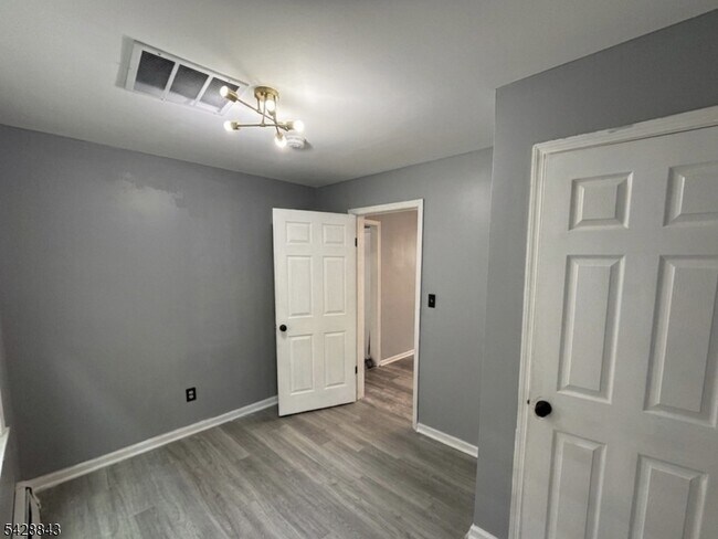 Photo - 280 S 6th St Unidad 2