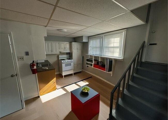 Building Photo - 240 Dixon Ave Unit 2nd Floor Rental