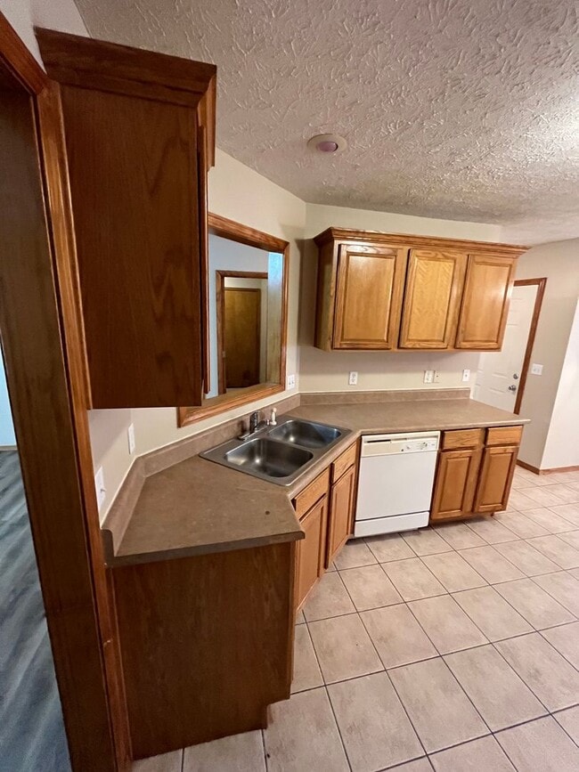 Photo - 3 bedroom 2 bath home in Ozark!  AVAILABLE NOW!