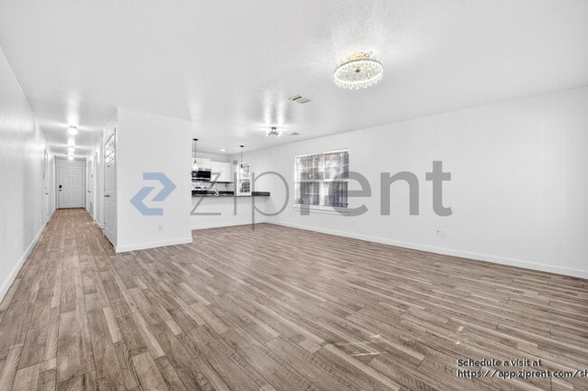 Photo - 3226 Navaro St