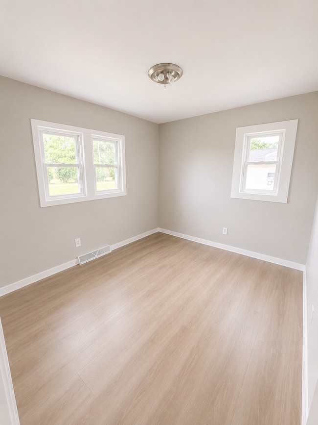 Photo - 113 Oak St