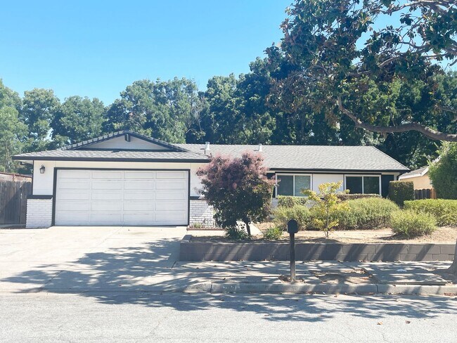 Building Photo - Charming 3/2 Gilroy