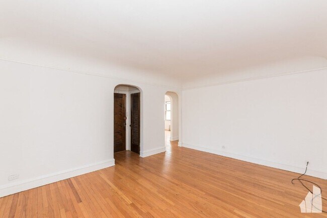 Photo - 2619 W Berwyn Ave