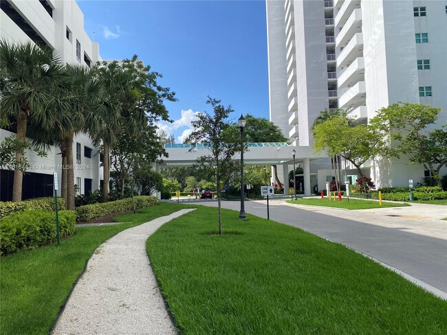 Building Photo - 15051 Royal Oaks Ln Unit FURNISHED UPGRADED Rental