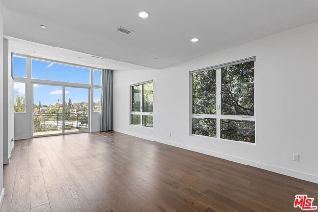 Photo - 1912 Liberty Ct