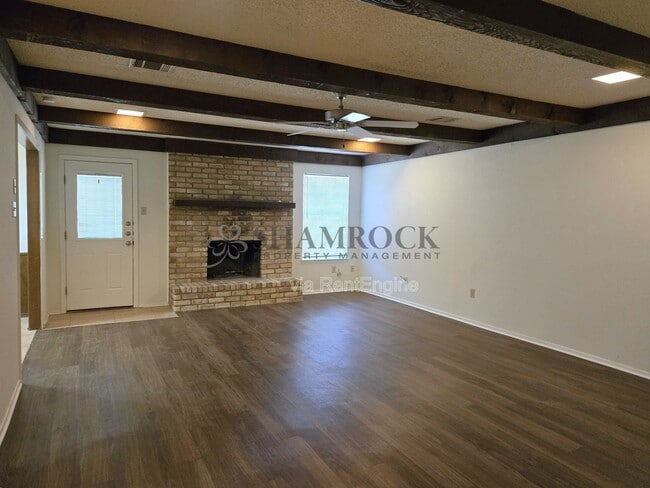 Photo - 313 Travis Ln