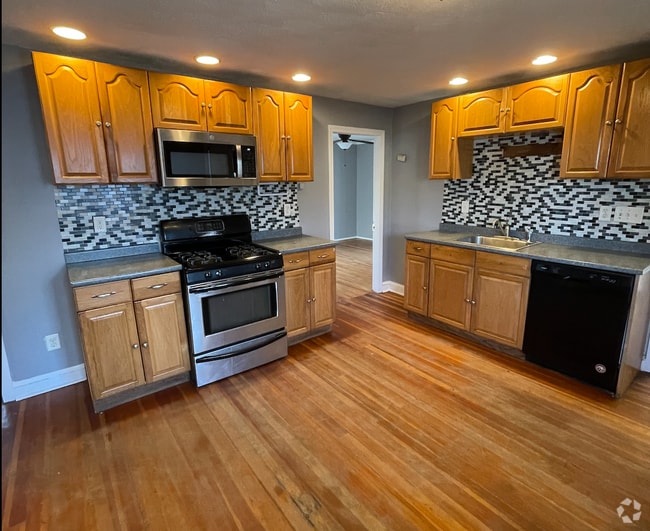 Building Photo - 310 University Ave Unit 1 Rental