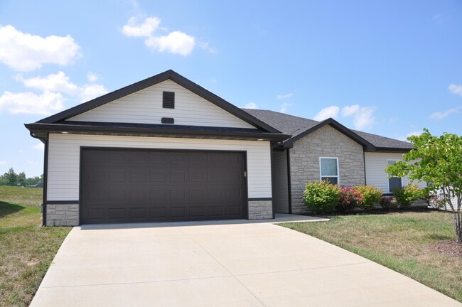 Building Photo - 5727 Abercorn Dr