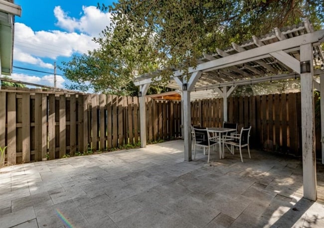 Photo - 5608 Buchanan St