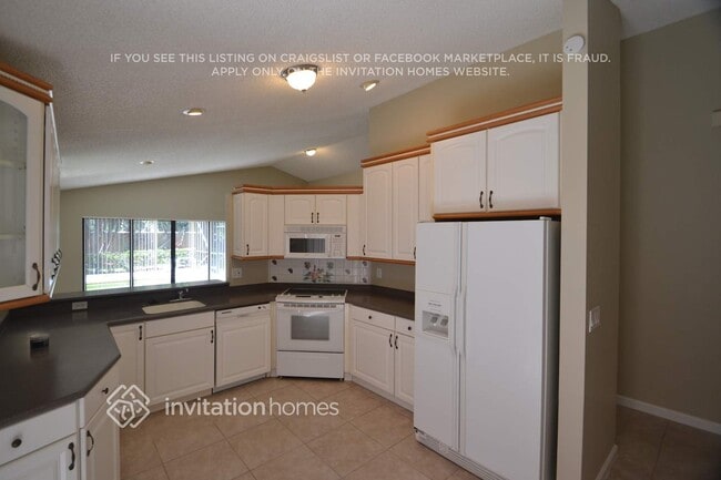 2528 La Cristal Cir