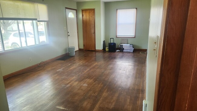 Photo - 905 Pauline Ave