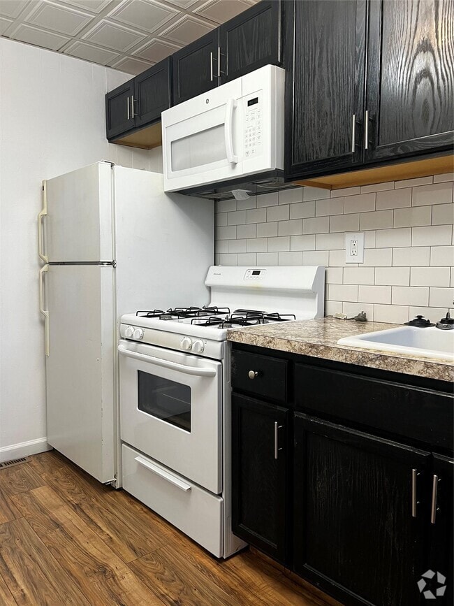 Building Photo - 95 Albany St Unit 3 Rental