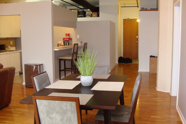 Entrance - 621 S Plymouth Ct Unit 702