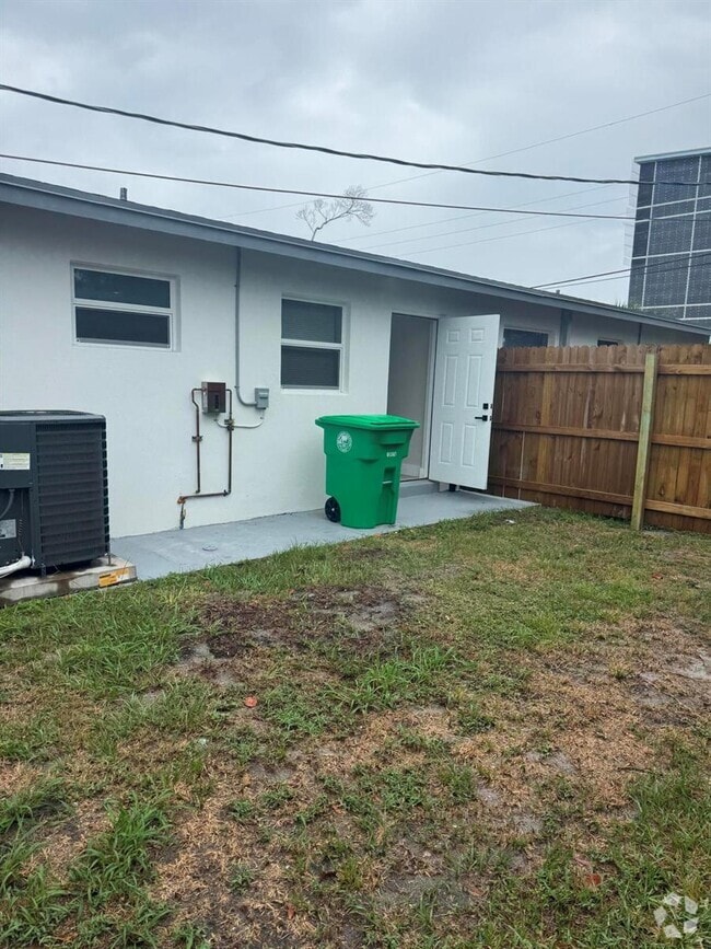 Building Photo - 2590 Hayden Dr Unit 2 Rental