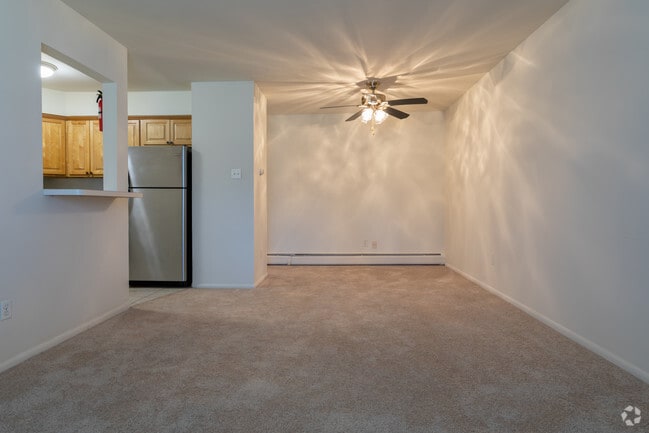 Sala de estar/comedor - Academy Woods Apartments