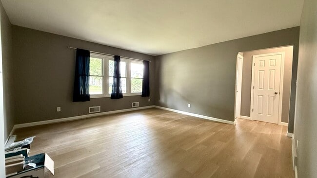 Building Photo - 5922 N 84th St Rental