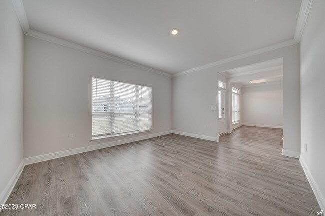 Photo - 204 Martingale Lp