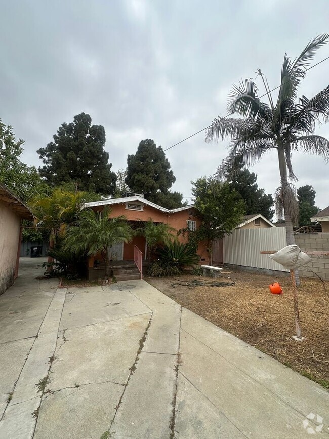 Building Photo - 7805 Whitsett Ave Unit 7807 Rental