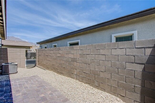Photo - 928 Allister Flds Ln