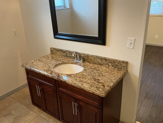 Photo - 362 SE Thornhill Dr