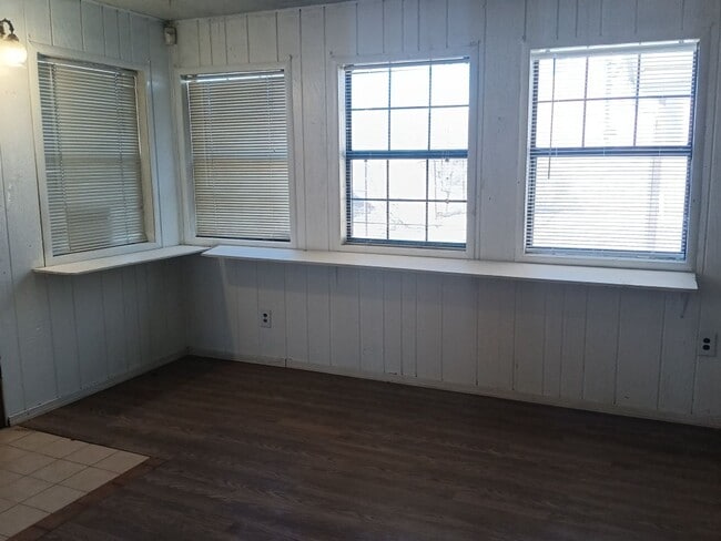 Photo - 3 Bedroom, 2 Bathroom Home! Schedule a Showing Soon!