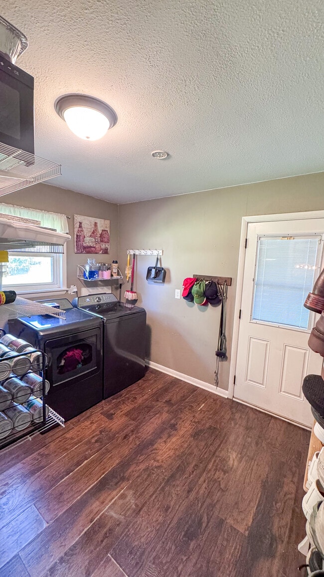 Photo - 112 White Oak Blvd
