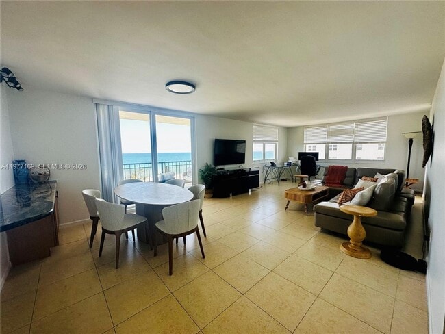 Building Photo - 1501 S Ocean Dr Unit 1006