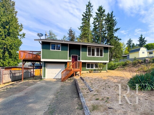 Building Photo - Spacious 4-Bedroom Home with Garage on Qui...