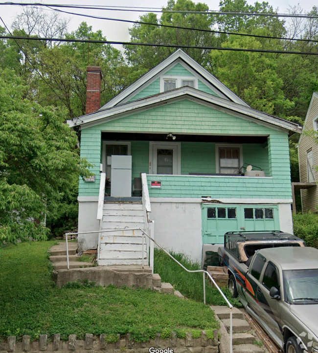 Building Photo - 1854 Denham St Rental