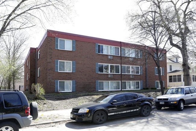 Photo - 3033 James Ave S