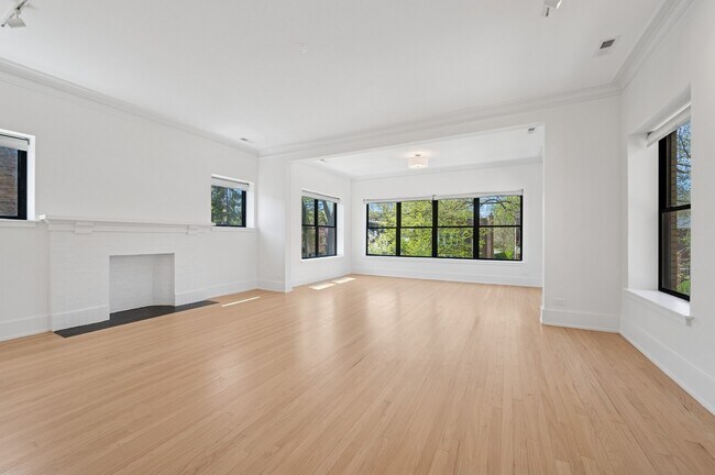 Photo - 2755 Eastwood Ave Unit 2