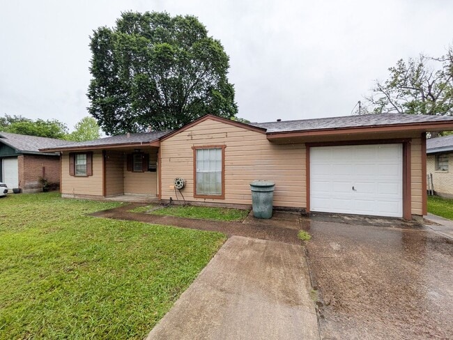 Building Photo - 9225 Shepherd Dr