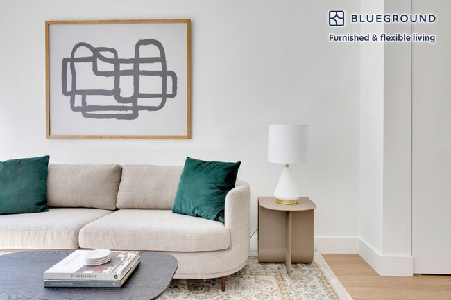 Photo - 160 W 24th St Unidad FL12-ID804