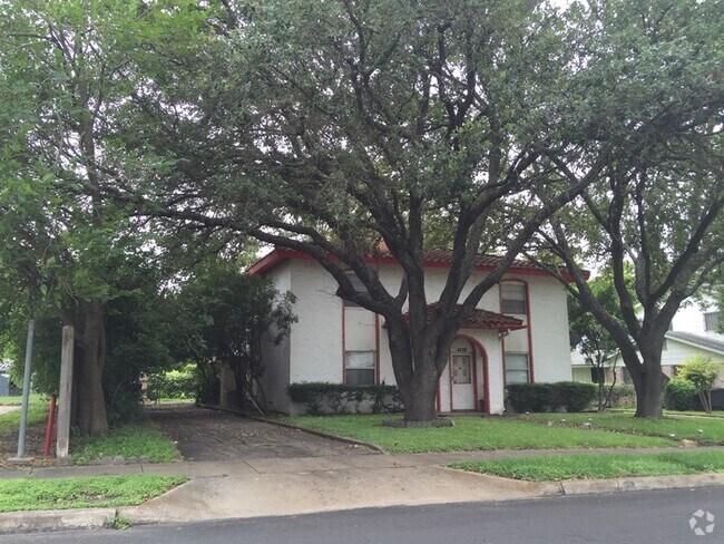 Building Photo - 2 Bedroom Duplex in SE San Antonio - PECAN... Rental