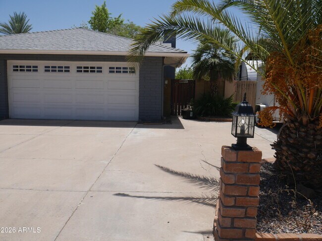 1201 W Loughlin Dr