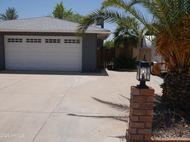 Photo - 1201 W Loughlin Dr