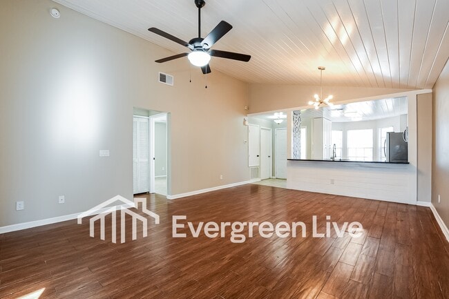 Photo - 1946 Larkwood Dr