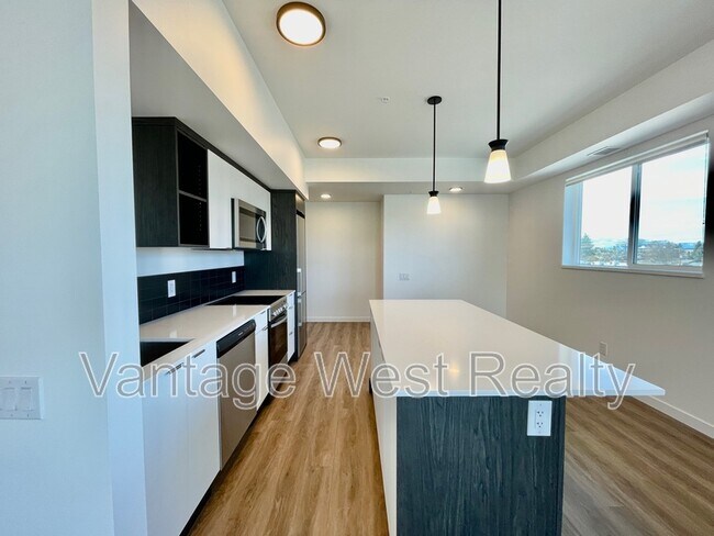 Photo - 615-615 Rutland Rd N