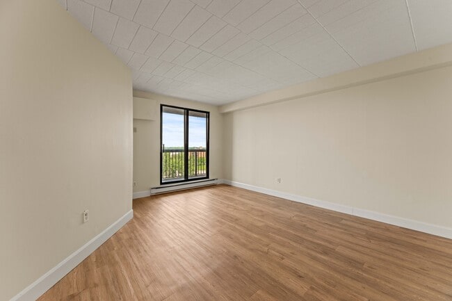 Photo - Lauzon Tower