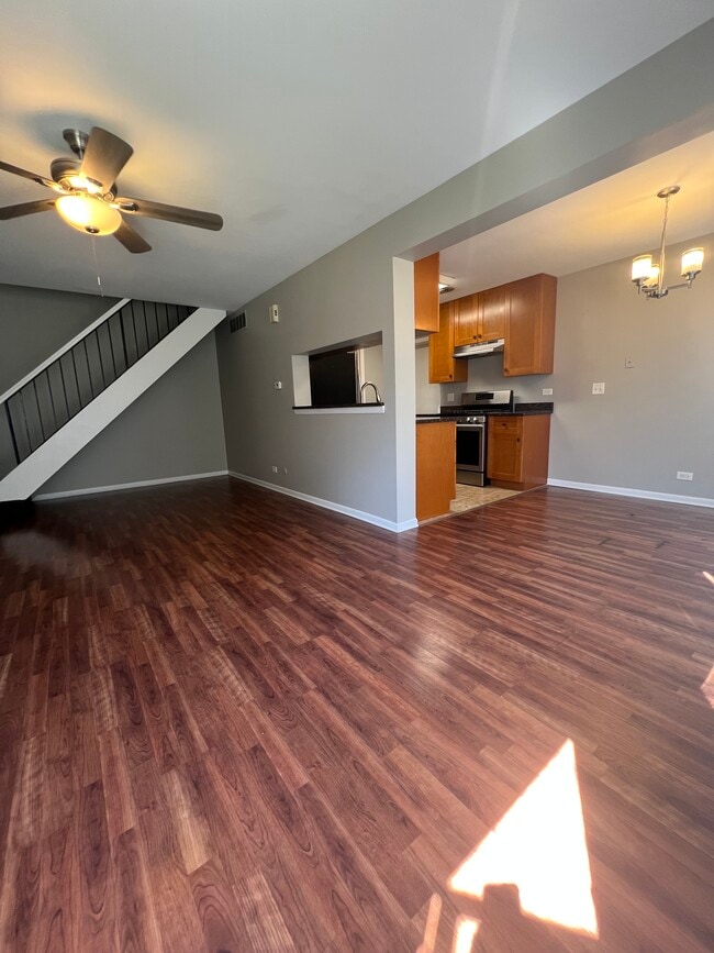 Photo - 323 Meadow Ct