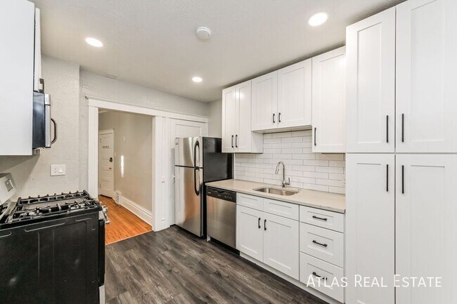 Building Photo - 476 N Washington St Unit 2