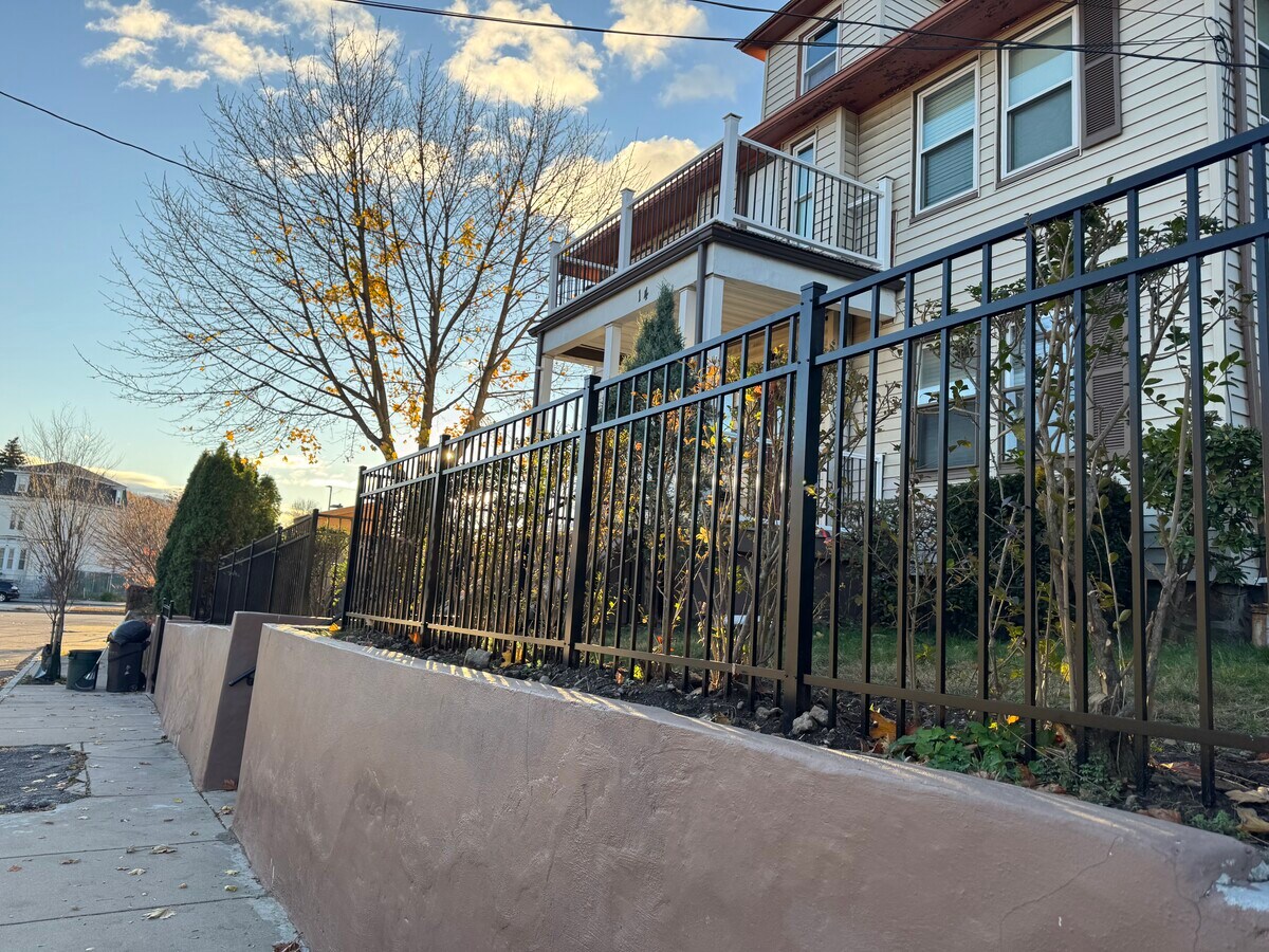 Front building - 14 Hazelwood St Unit 2