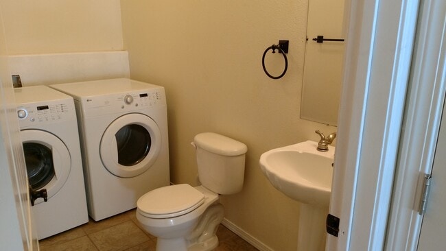 Photo - Modern Townhouse in Post Falls